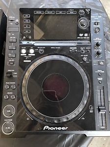 Pioneer CDJ 2000 PROFESSIONAL MULTI PLAYER Turntable