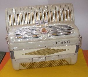 Titano Ladies 120 Bass  Accordion / Accordian With Case
