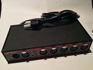 Swisson DMX & RDM Splitter, Single Rack RJ45 ( 1 in, 1 thru & 5 out)