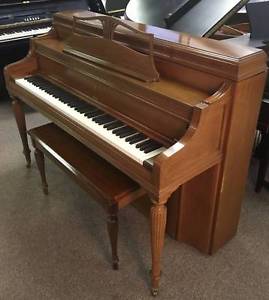 STEINWAY & SONS Model F 42