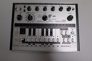 x0xb0x TB-303 Clone, loaded: 2 VCOs, xLarge CPU, Premium metal case