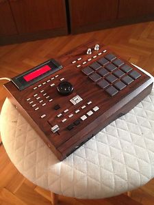AKAI MPC 2000XL CUSTOM WOODSTYLE MIDI PRODUCTION CENTER+RED DISPLAY+CFREADER
