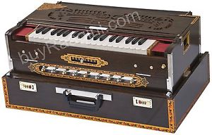 Spesialy Calcutta Harmonium - 3 Reed, 9 Scale Changer - 3¾ Octave  By Dorpmarket