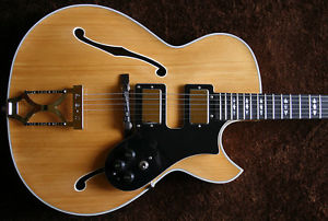 FRAMUS AZ 10 CUSTOM DUAL PICKUP GERMANY TOP OF THE LINE VOLLMASSIVE JAZZGITARRE