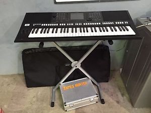 Yamaha PSRS750 Keyboard  with  Stand-boxed