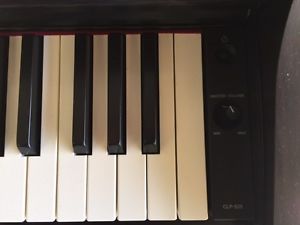 YAMAHA CLAVINOVA CLP525