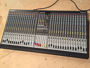 Allen & Heath GL2400 32 channel- Excellent Condition, Never travelled with