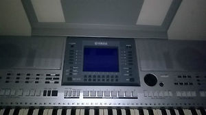 YAMAHA PSR700 KEYBOARD