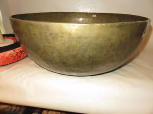 Spezial Fuß-Klangschale Thara ca. 50cm ca. 10.030gr. Sammlerstück