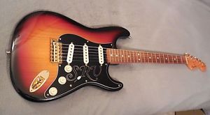 SRV STEVIE RAY VAUGHAN FENDER STRATOCASTER GUITAR 1997 VERY NICE CONDITION