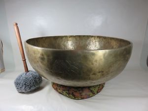 Spezial Fuß-Klangschale Thara Mandala 51cm ca. 10.640gr. Sammlerstück