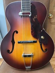 Gretsch 'New Yorker' Archtop Guitar G9555 (With Pickup) *Excellent Condition*