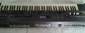 Roland VR 760 mit Gator-Case