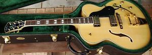 Washburn J-7 JAZZ Guitar NEAR NEW with Hard Case & FREE DELIVERY!