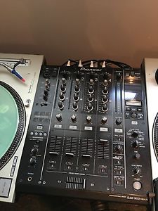 2 Pioneer Cdj 2000 + Pioneer Djm900 Mixer
