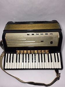 Hohner Pirola IVP Accordion