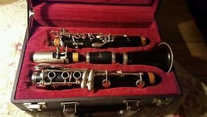 Accent Wooden Clarinet w/ Leather Case and Reeds