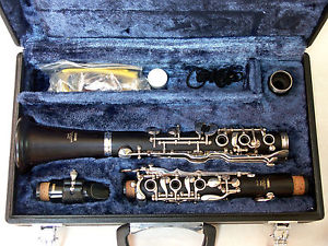 B Klarinette der Marke Yamaha,  Modell 457-22, Grenadill Holz,  mit Koffer