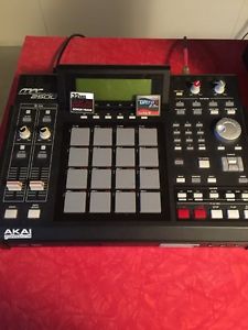 AKAI MPC 2500  With CD/DVD Drive And tons Of Sounds And 2 Memory Cards