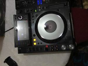 Pioneer CDJ-2000 Nexus x2  + DJM 900 Nexus