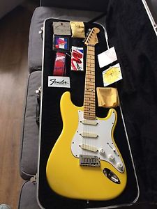 RARE  USA  Fender strat plus . Graffiti Yellow.
