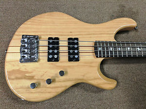PRS SE Kingfisher Bass 4-string Electric Bass, Ash Body, Maple/Walnut Neck, Nat.