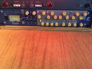 Focusrite ISA 220 Session Pack Mic Pre