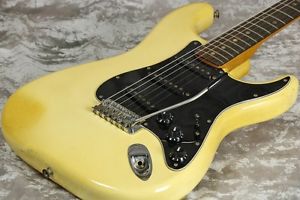 Fender 1977 Stratocaster Olympic White / R Electric Guitar Free Shipping