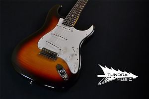 Fender Custom Shop Custom Deluxe Stratocaster – Antique Burst