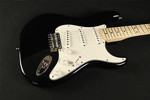 Fender Standard Stratocaster - Maple Fingerboard - Black (616)