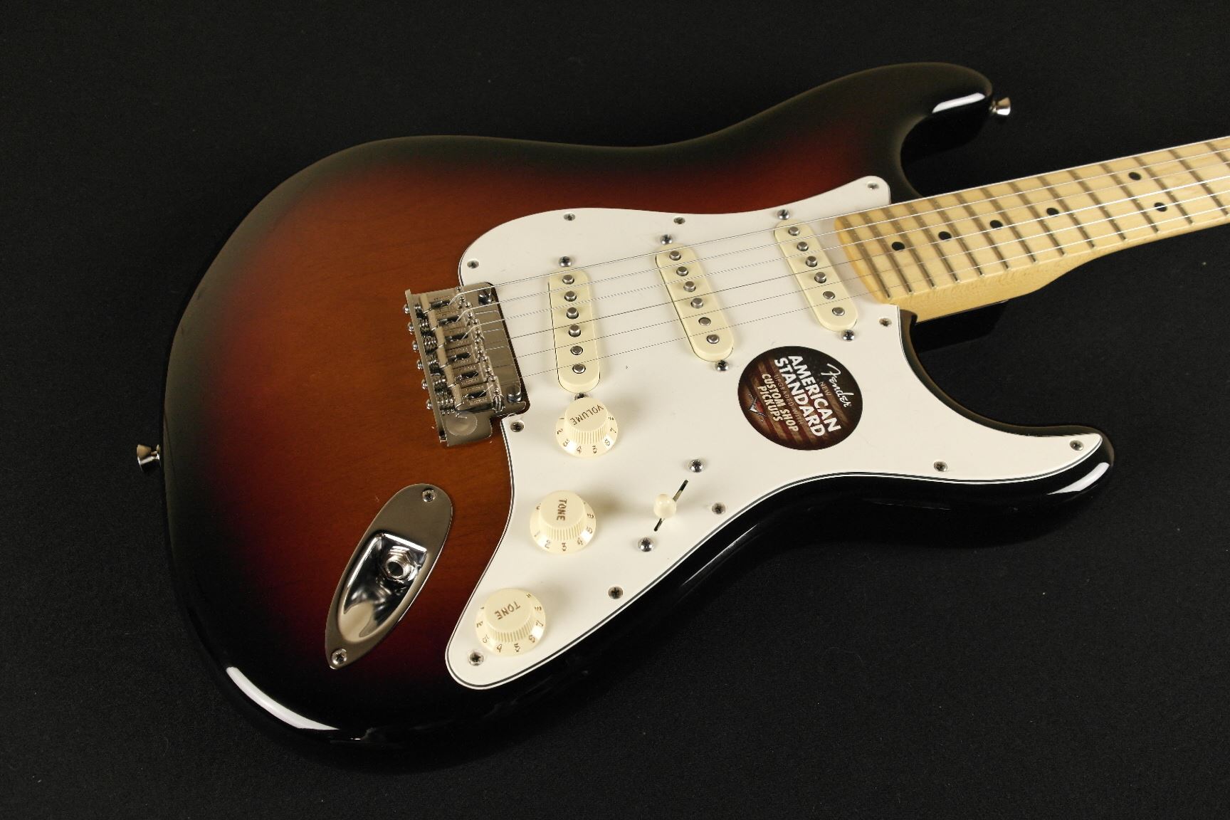 Fender American Standard Stratocaster Maple Fingerboard 3-Color Sunburst