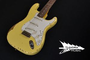 Fender Custom Shop 1969 Stratocaster Reverse Peg - Aged Vintage White