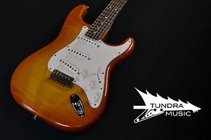 Fender Custom Shop Custom Deluxe Stratocaster – Honey Burst