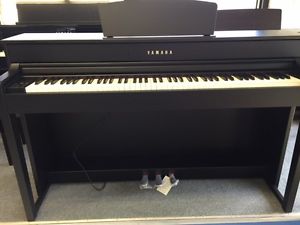 YAMAHA CLAVINOVA MODEL CLP 535 B
