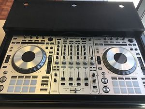 Pioneer DDJ-SZ LIMITED Edition SILVER Controller With Odyssey case.FREE Shipping