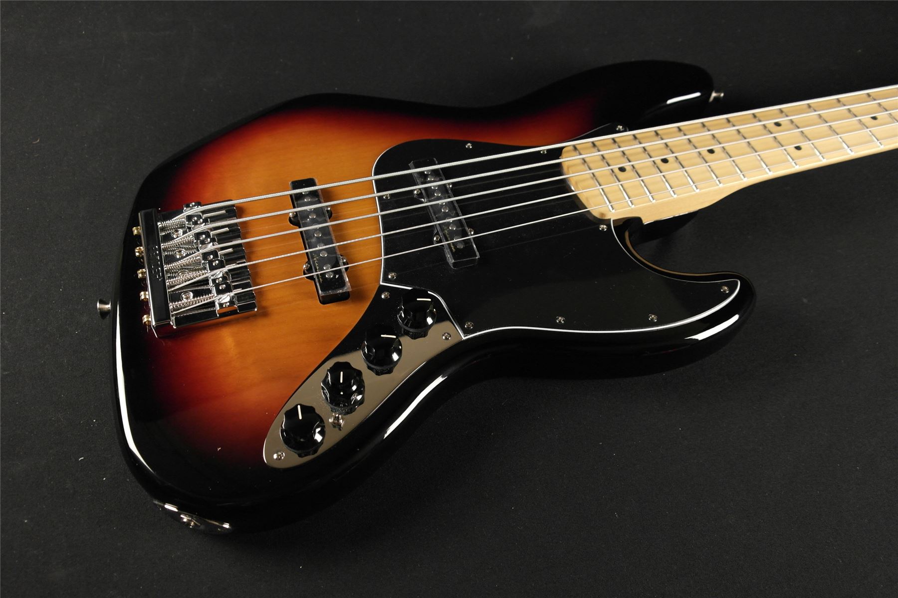 Fender Deluxe Active Jazz Bass V Maple Fretboard - 3 Tone Sunburst (744)