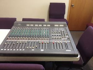 Yamaha MC1604II Mixing Console