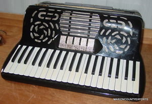 MATUSEK MATUSETE DUKE PIANO ACCORDION WITH THE CASE STRAPS GREAT WORKING CONDITI