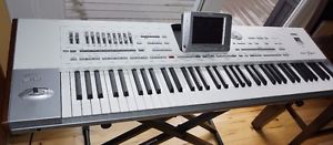 KORG PA2x Pro 76 keys Wood End Panels everything works perfect !!! Very Clean