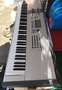 Yamaha MOTIF ES8 Keyboard Synthesizer W/ Pedal - Free Shipping!