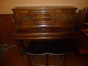 tres joli piano droit aurand wirth