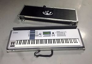 Yamaha MOTIF ES8 Synthesizer 88-Key Keyboard + Comes with HARD CASE