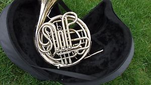 CONN 8D DOUBLE FRENCH HORN VERY GOOD,COMPRESSION  ++ DISINFECTED NEW PROTEC CASE