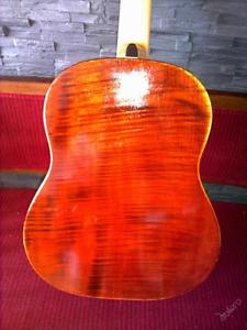 Very beautiful and well-preserved    acoustic guitar. Beautiful wood
