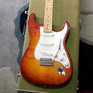 Fender USA Select SSS Stratocaster Maple Neck 2012 Antique Burst
