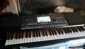 Korg PA600 Keyboard Synthesizer