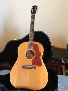 1957 gibson  J50 In great shape with a new Gibson case. this is a 60 year guitar