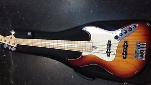 Marecus Miller V7 S sire Bass guitar 5 string Gorgeous !!