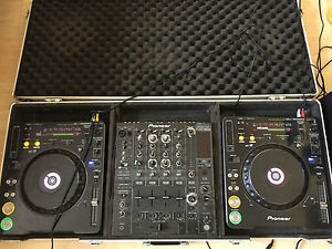 Pioneer DJM-800 Mixer + 2x CDJ1000MK3 turntables + hard luggage for transporting