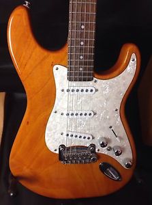 G & L S-500 Tribute Series natural Stratocaster electric guitar with gigbag